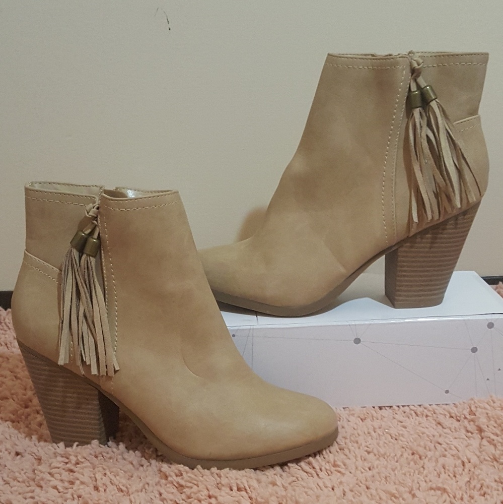 Soda ankle boots with tassels nwob size 10